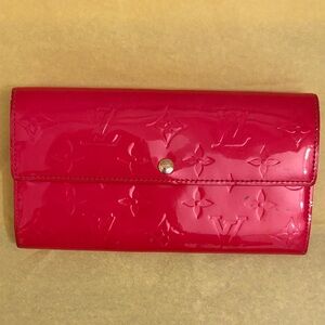 Authentic Louis Vuitton Vernis Fuchsia Patent Embossed Sarah Wallet